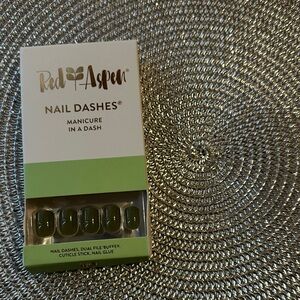 Red Aspen Olive Nail Dashes